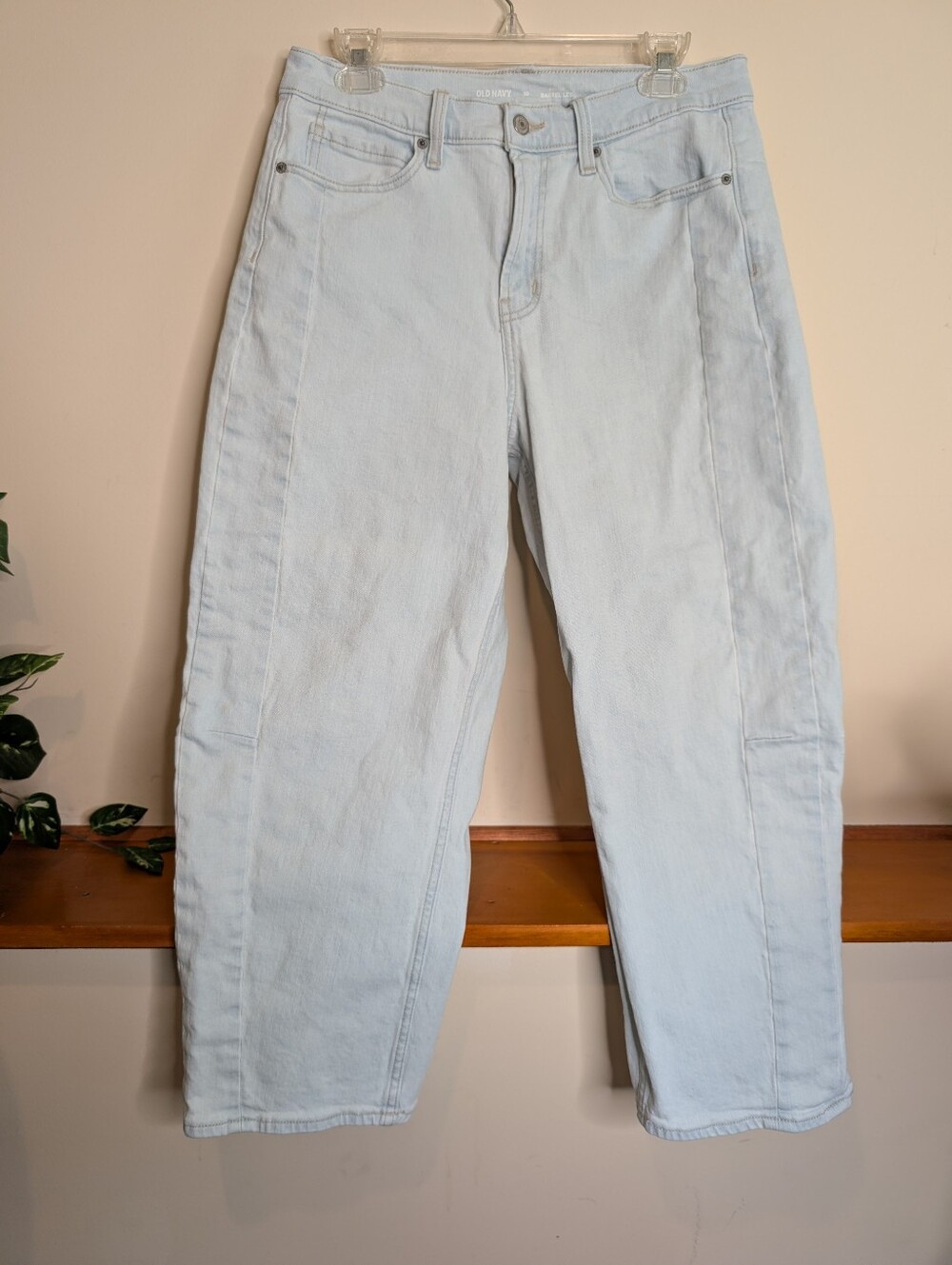 Old Navy Womens 10 High Rise Baggy Barrel Leg Jeans Light Wash Curved Crop Denim
